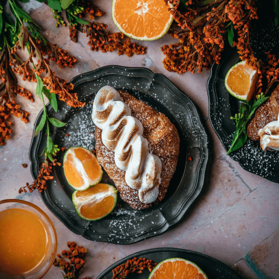 CROISSANT MERINGATI CON CURD ALL’AGRUME SATSUMA